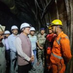 संकट की घड़ी में मौके पर पहुंचे सीएम धामी, टनल में चल रहे रेस्क्यू ऑपरेशन का लिया जायजा
